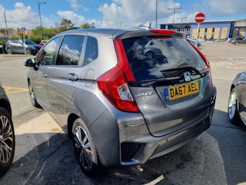 Used Honda Jazz 2017 for sale - 76105287: Photo 4