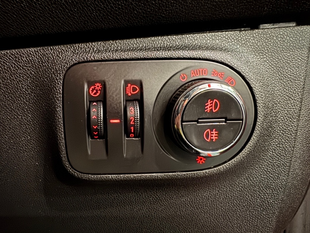 Used Vauxhall Corsa 2015 for sale - 77054981: Photo 25