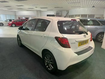 Used Toyota Yaris 2016 for sale - 79851972: Photo