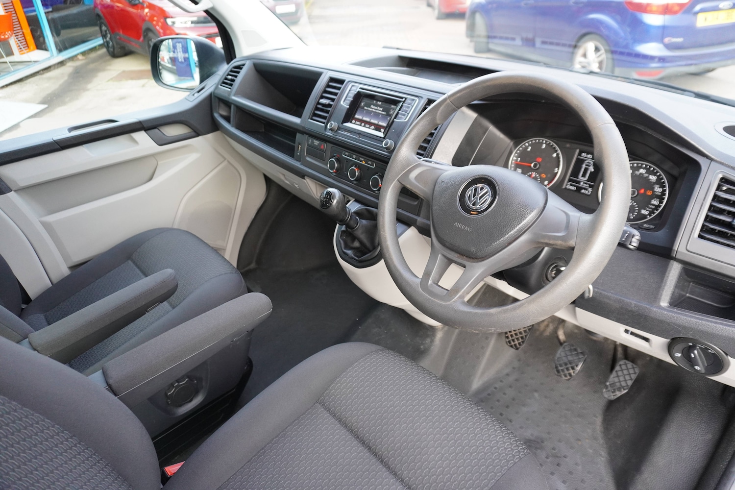 Used Volkswagen Transporter 2018 for sale - 76598621: Photo 4