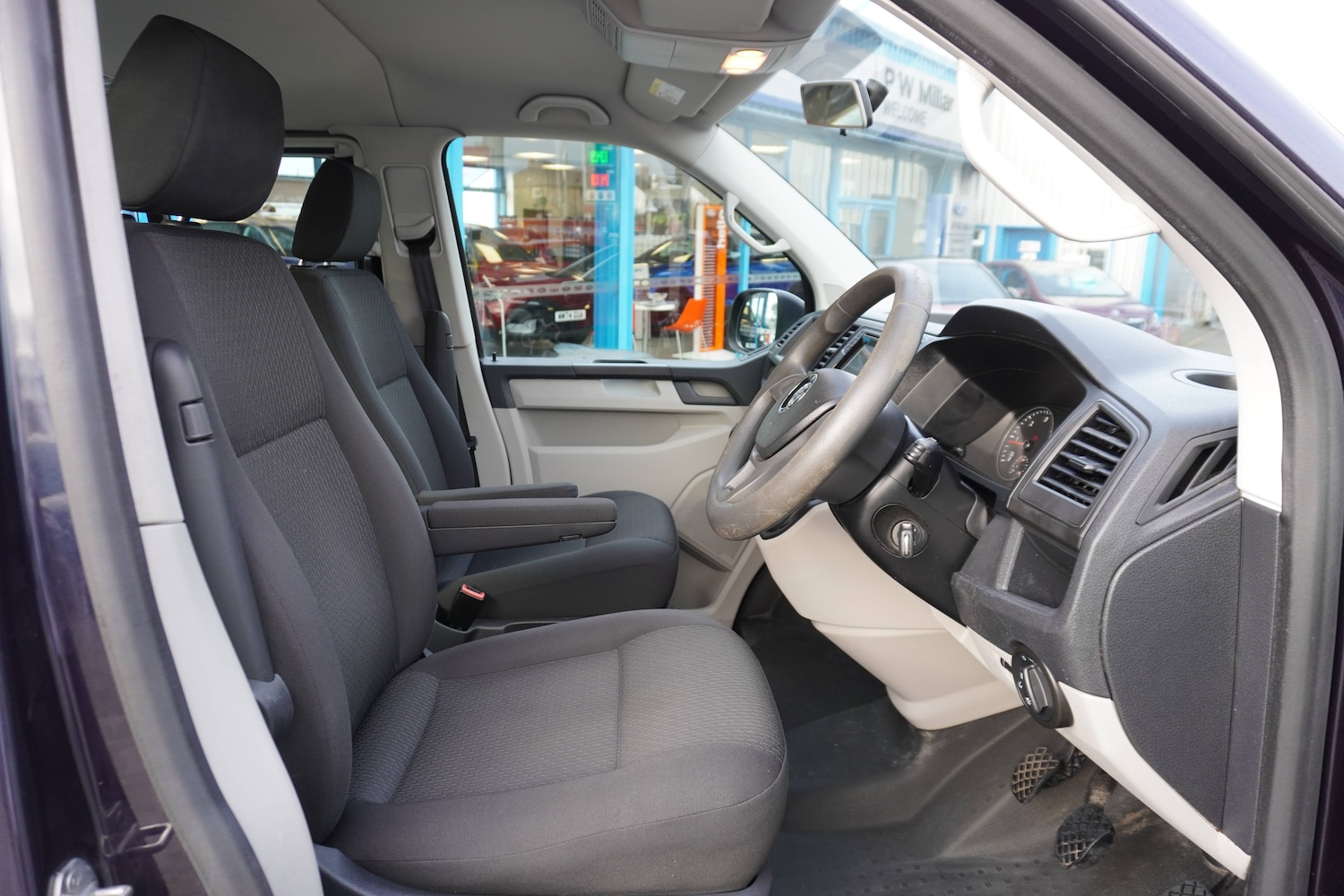 Used Volkswagen Transporter 2018 for sale - 76598621: Photo 5