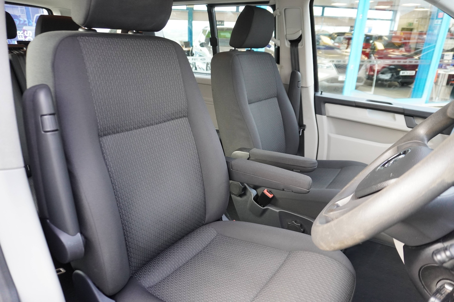 Used Volkswagen Transporter 2018 for sale - 76598621: Photo 6