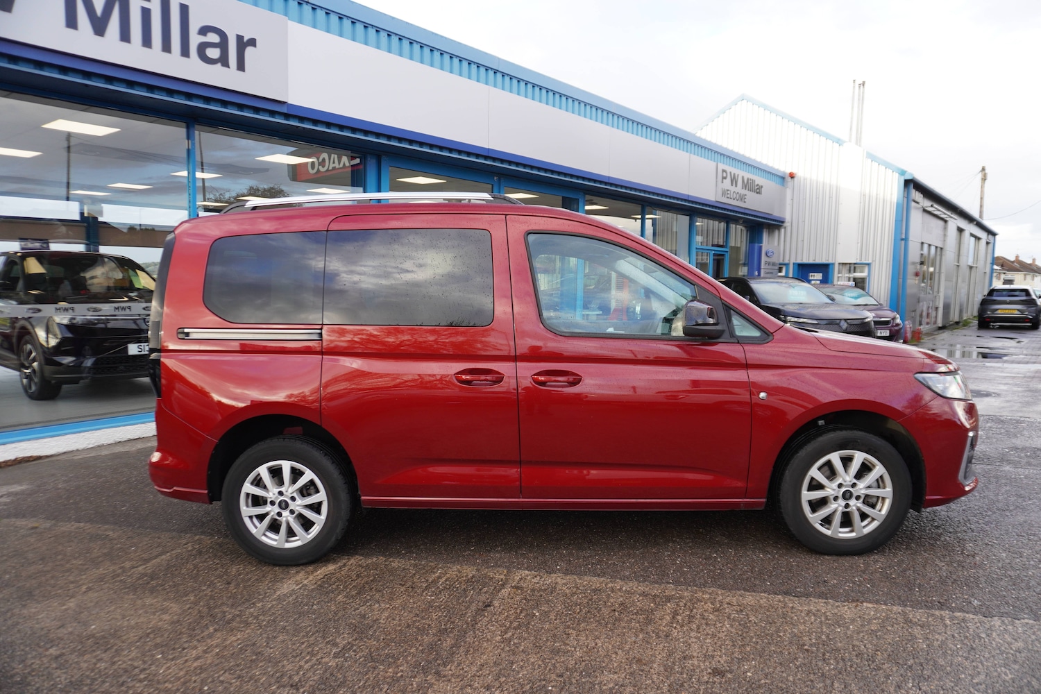 Used Ford Tourneo Connect 2024 for sale - 76598613: Photo 2