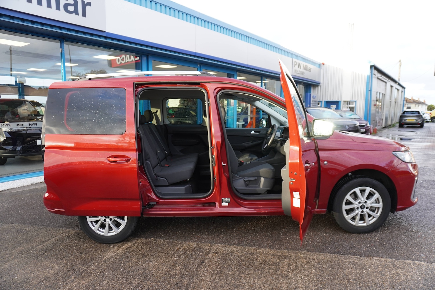 Used Ford Tourneo Connect 2024 for sale - 76598613: Photo 9