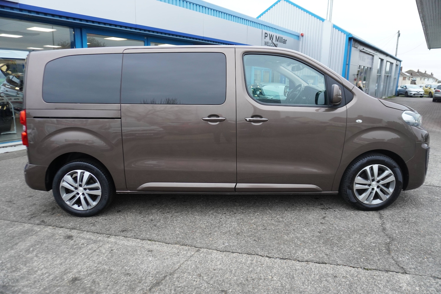 Used Peugeot Traveller 2020 for sale - 77199239: Photo 2