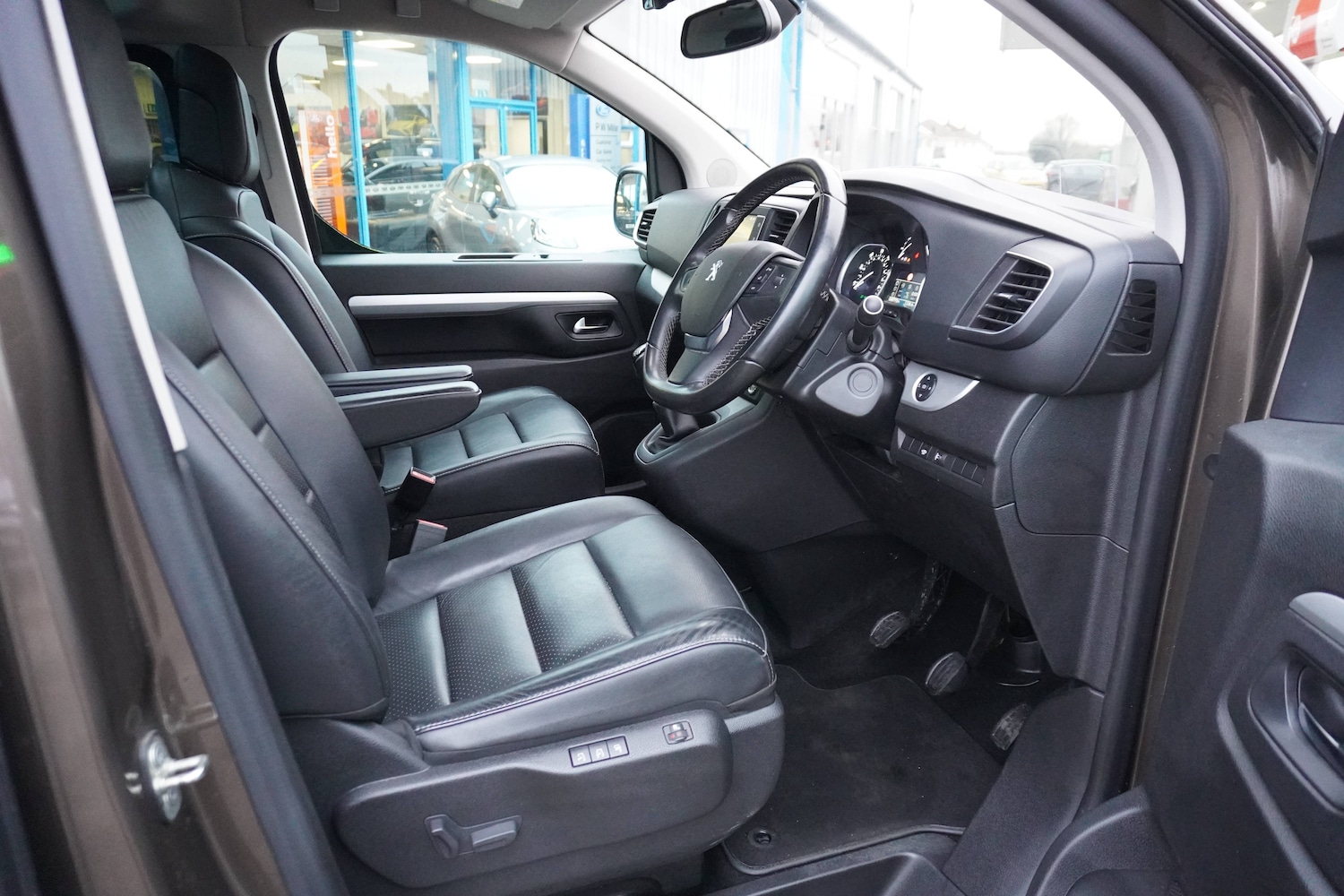 Used Peugeot Traveller 2020 for sale - 77199239: Photo 28