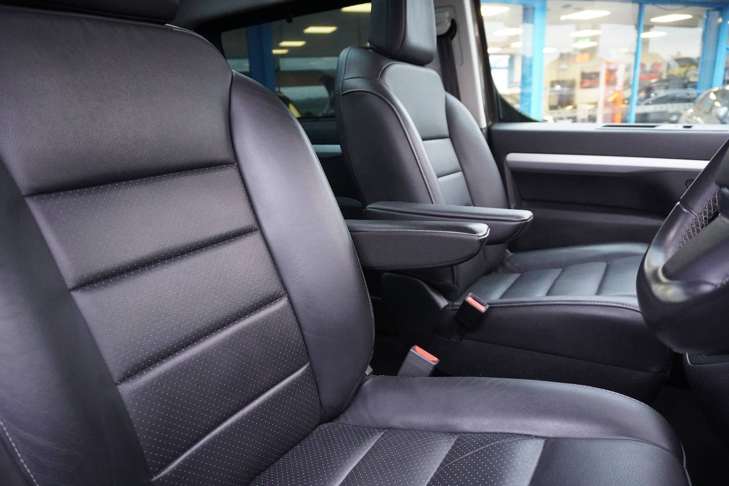 Used Peugeot Traveller 2020 for sale - 77199239: Photo 30