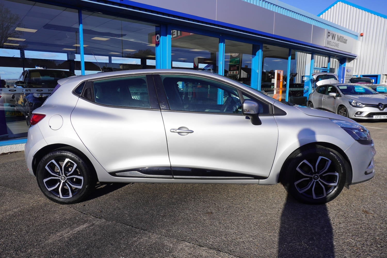 Used Renault Clio 2025 for sale - 76598695: Photo 2