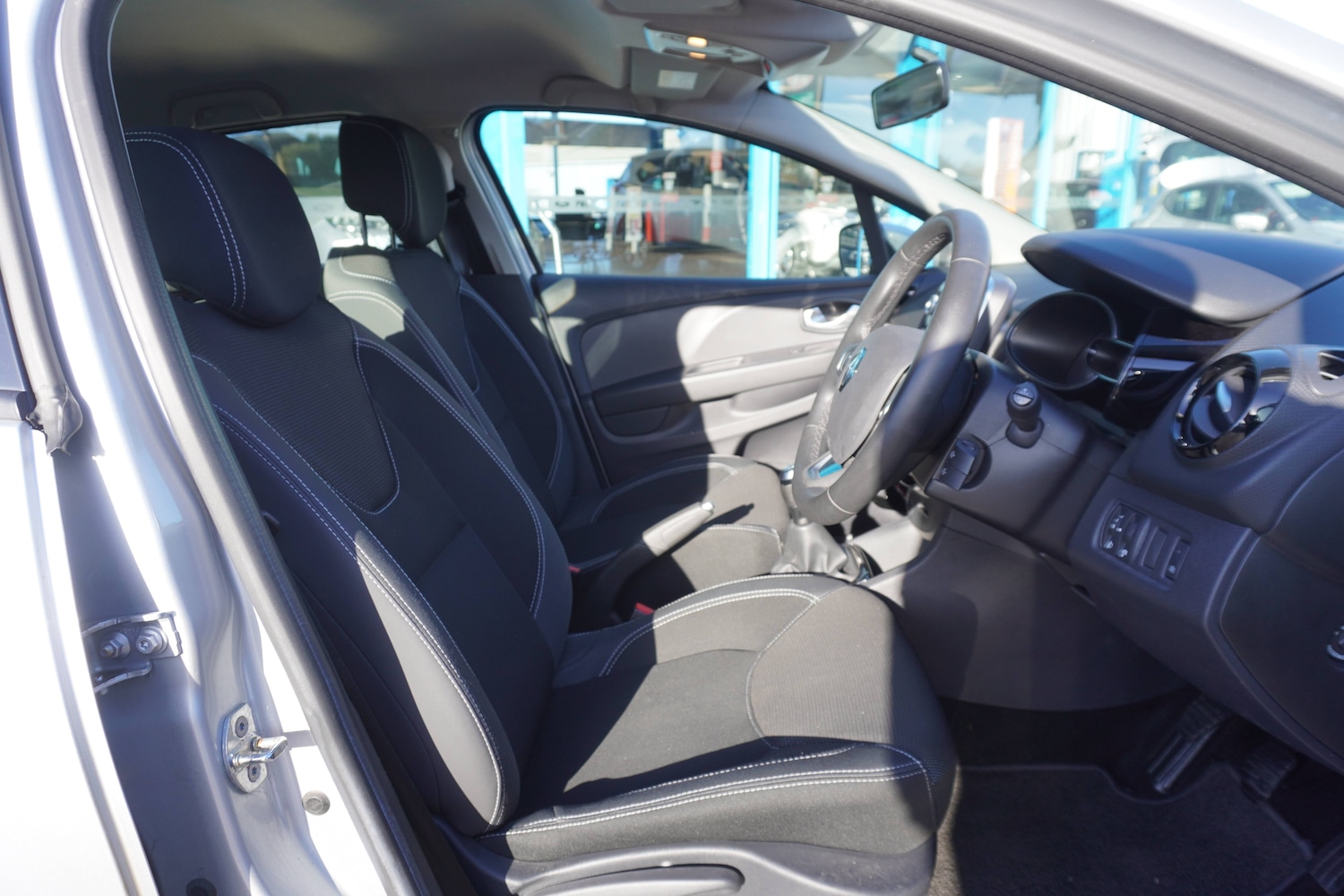 Used Renault Clio 2025 for sale - 76598695: Photo 6