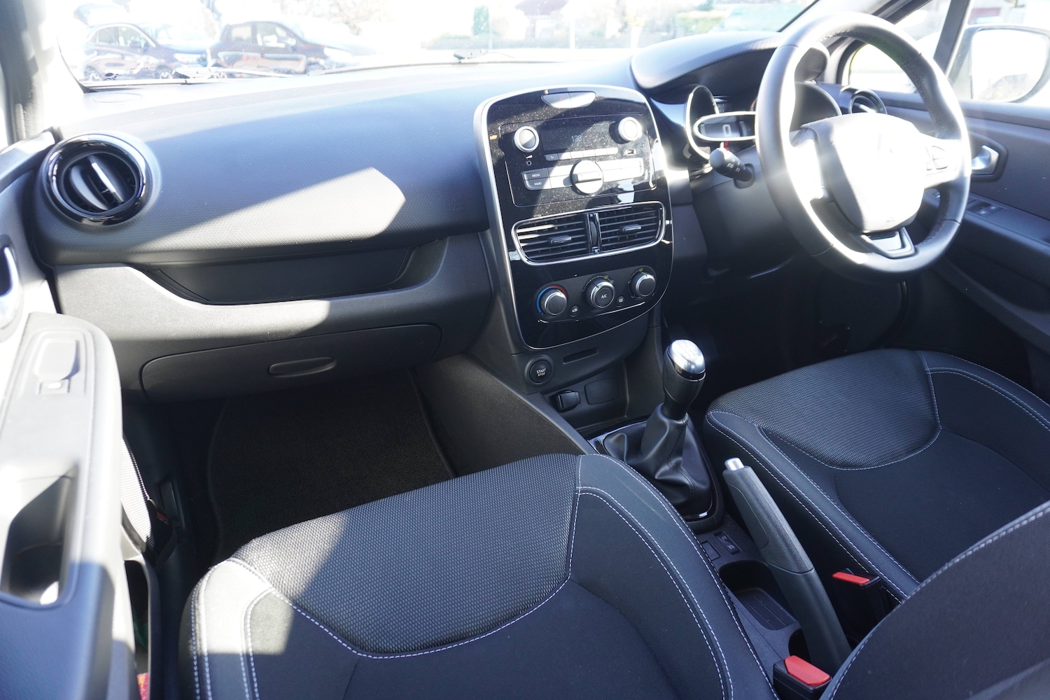 Used Renault Clio 2025 for sale - 76598695: Photo 9