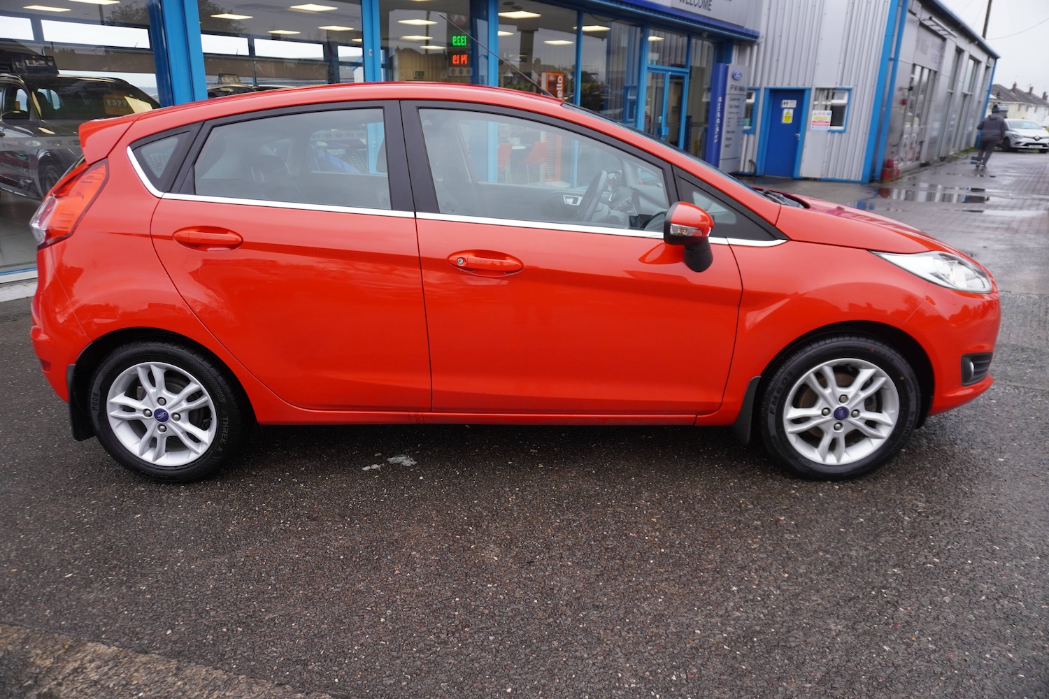 Used Ford Fiesta 2015 for sale - 77223329: Photo 2