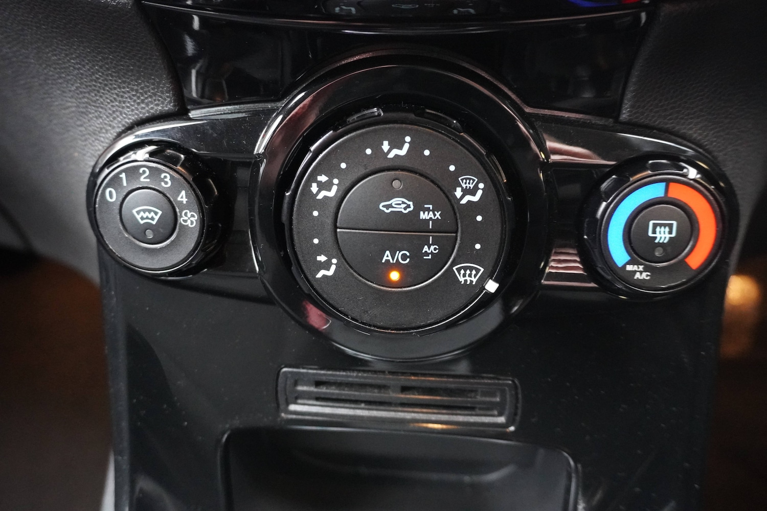 Used Ford Fiesta 2015 for sale - 77223329: Photo 25