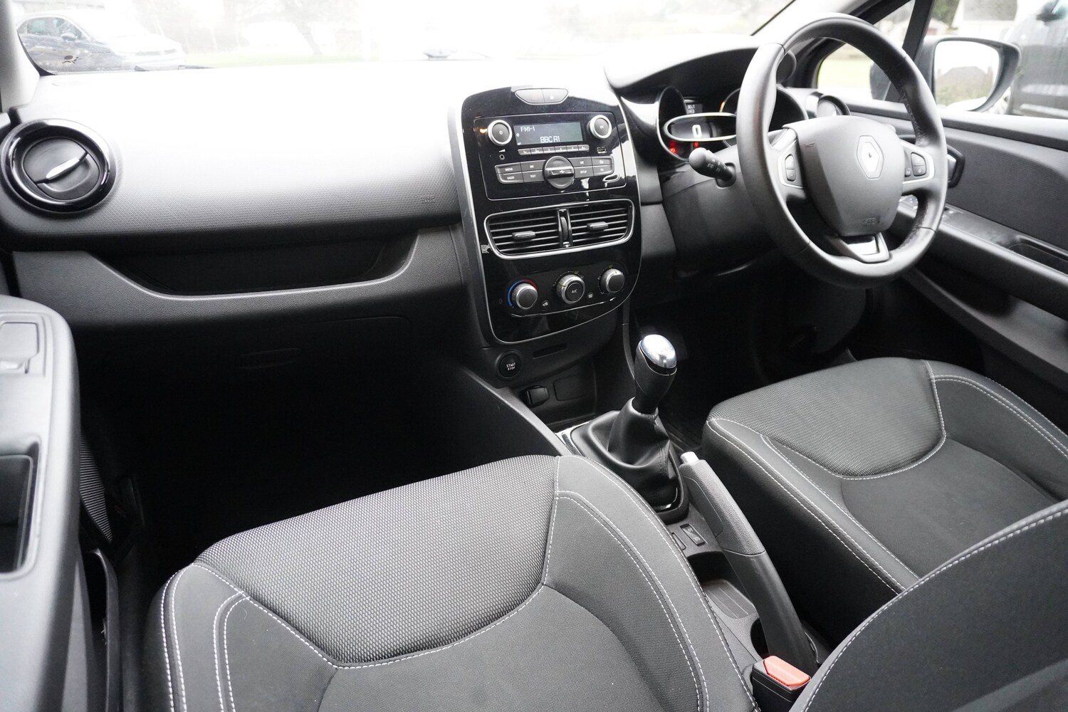 Used Renault Clio for sale - 76598673: Photo 16