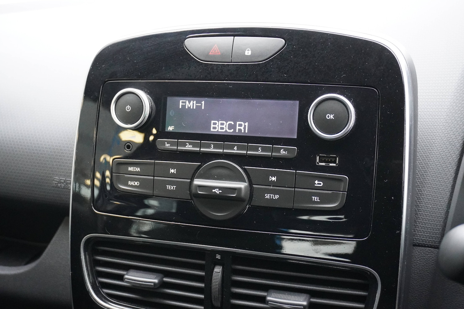 Used Renault Clio for sale - 76598673: Photo 18