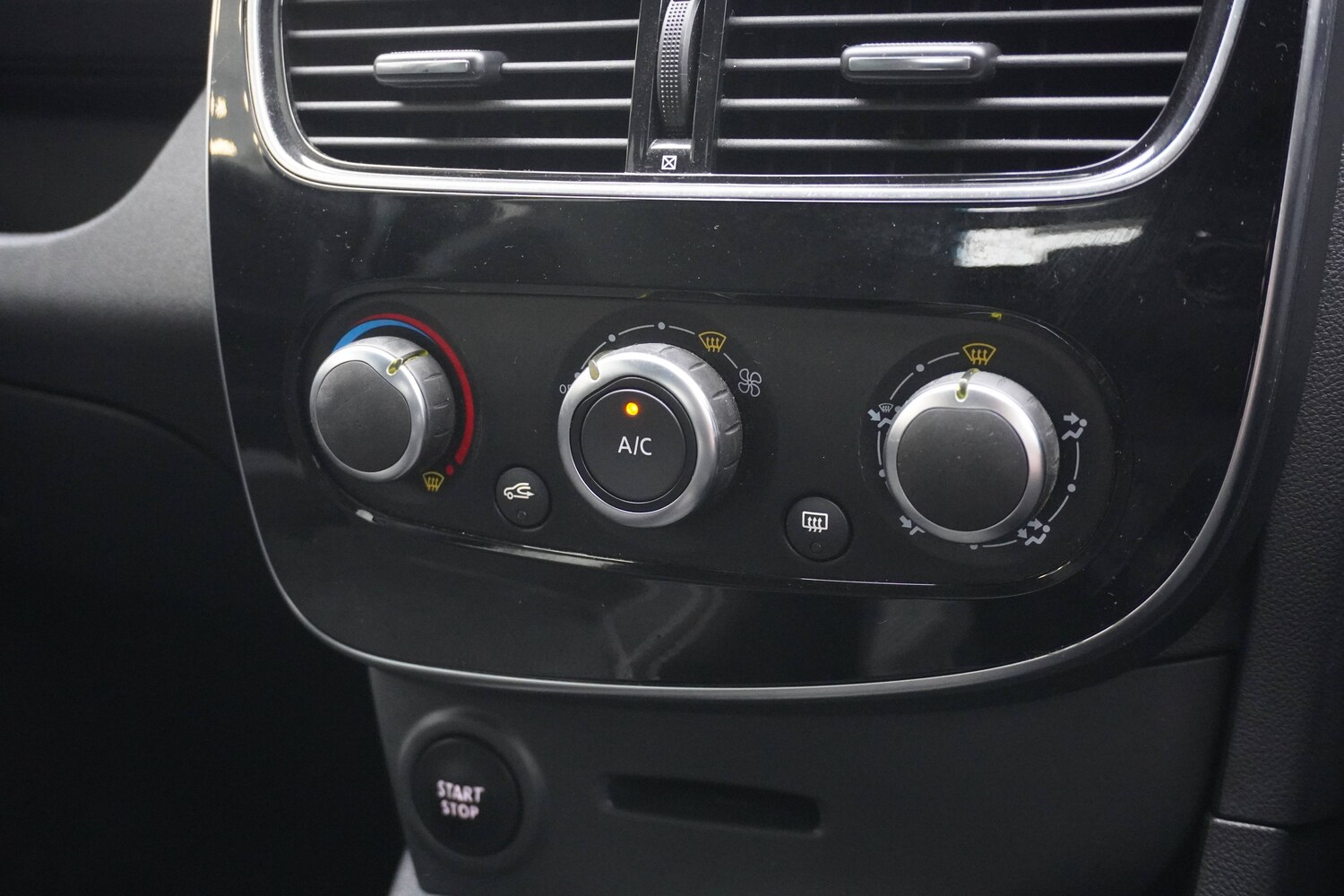 Used Renault Clio for sale - 76598673: Photo 19