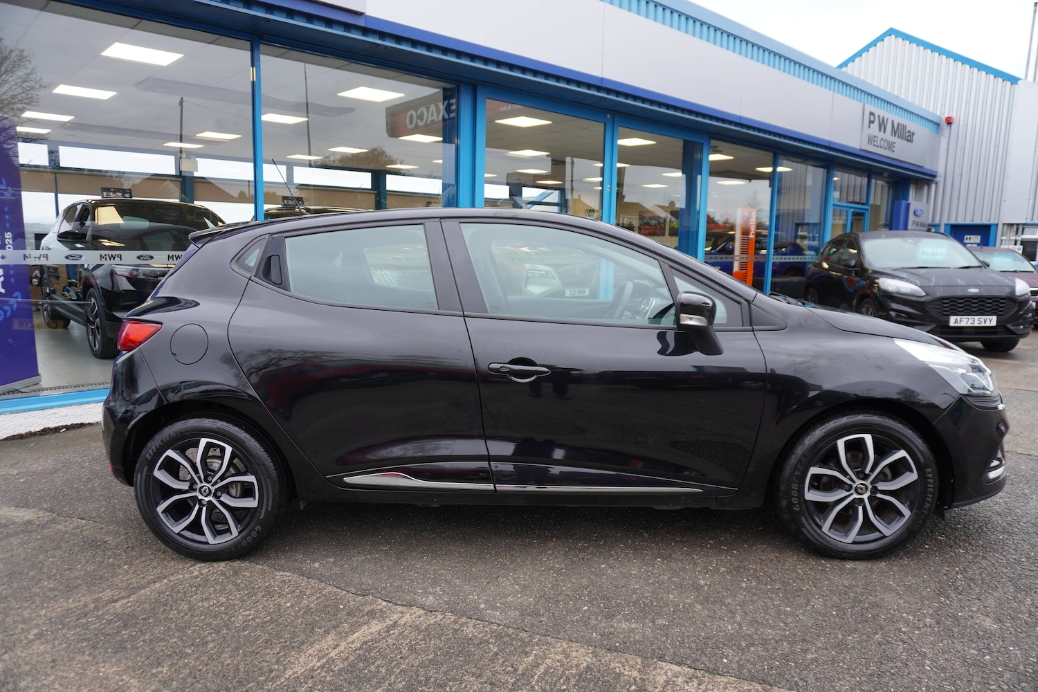 Used Renault Clio for sale - 76598673: Photo 2