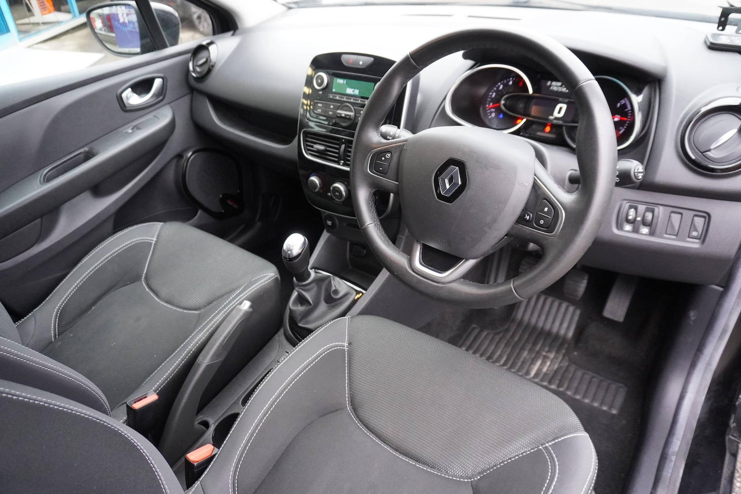 Used Renault Clio for sale - 76598673: Photo 4