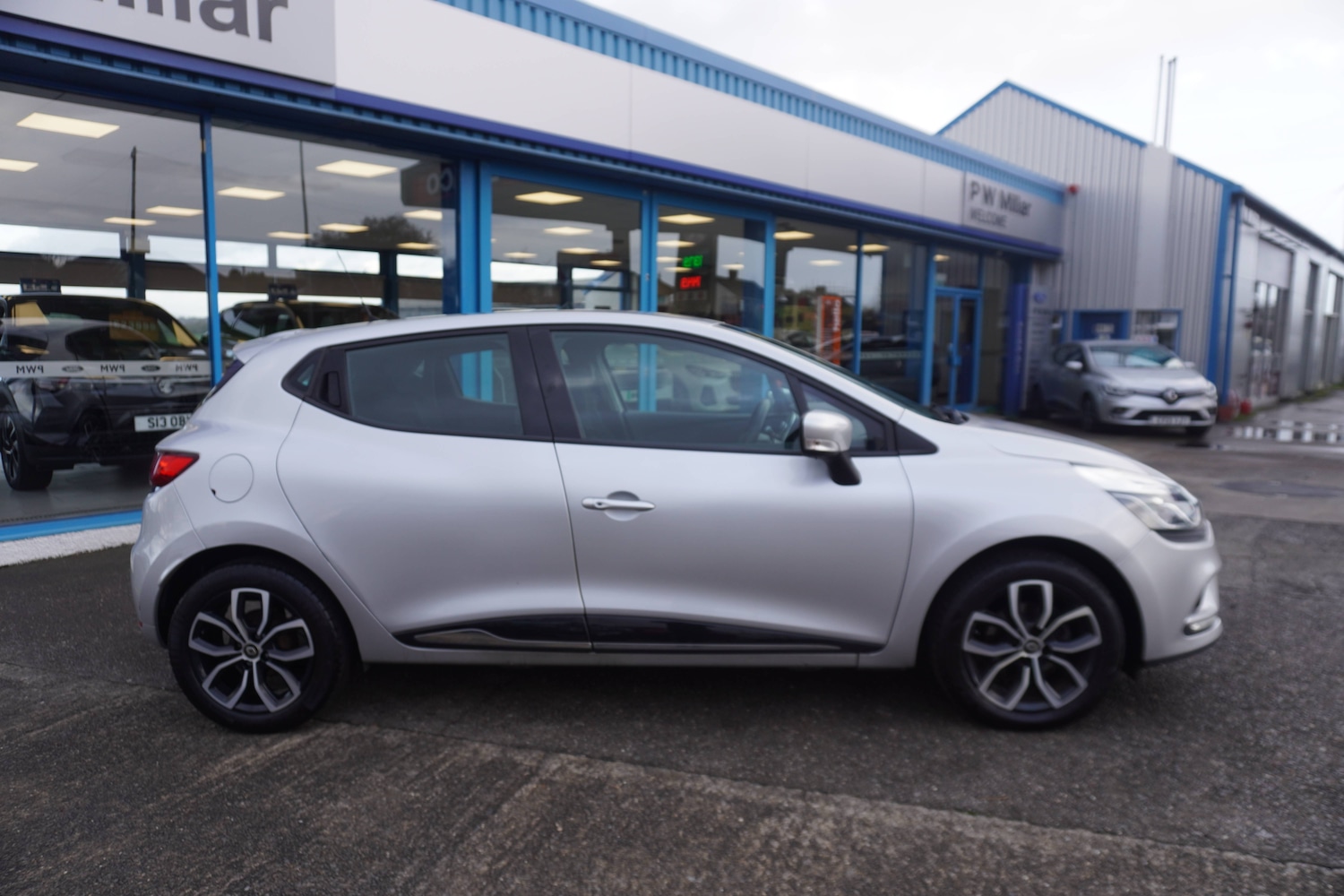 Used Renault Clio 2025 for sale - 76819559: Photo 2