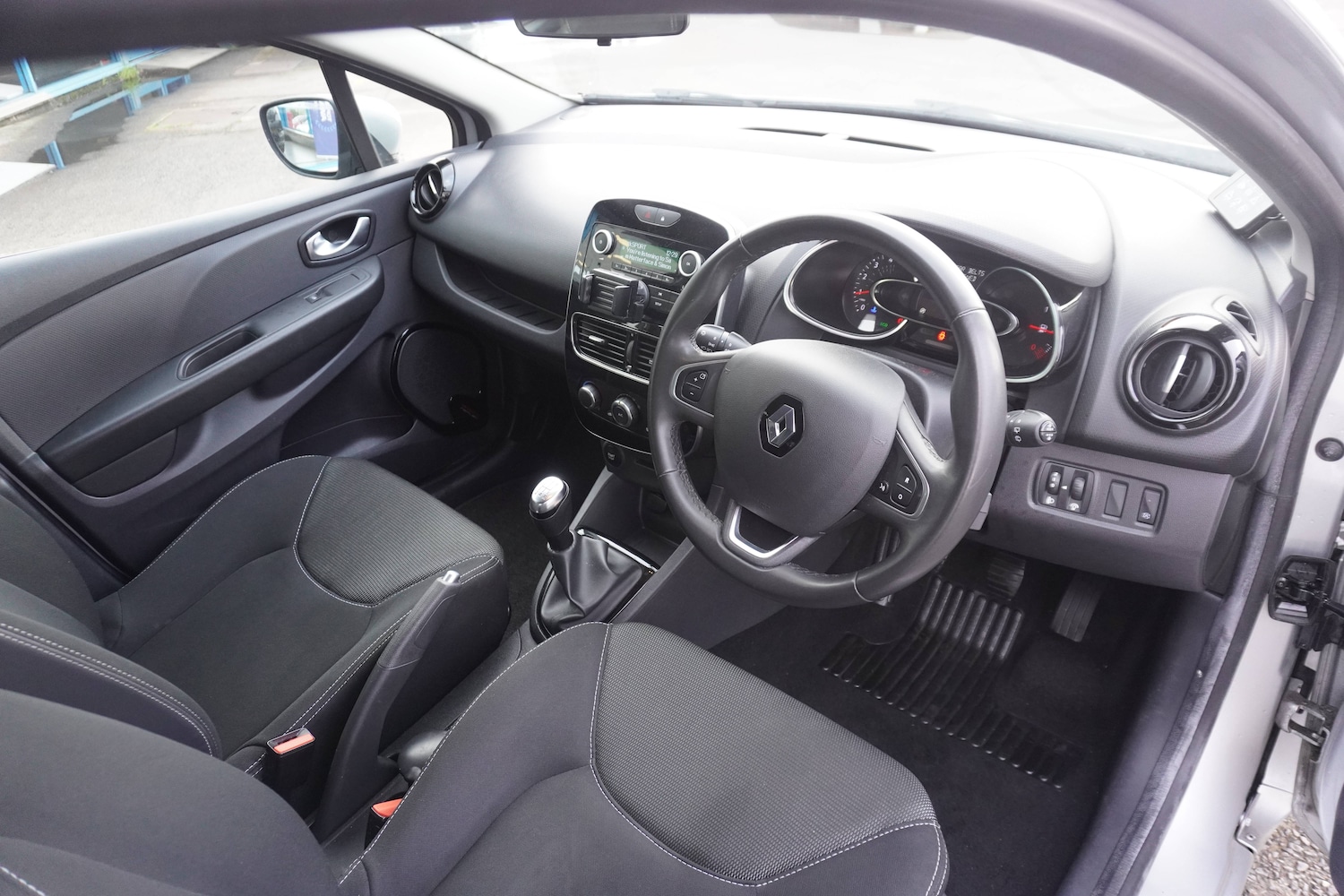 Used Renault Clio 2025 for sale - 76819559: Photo 4