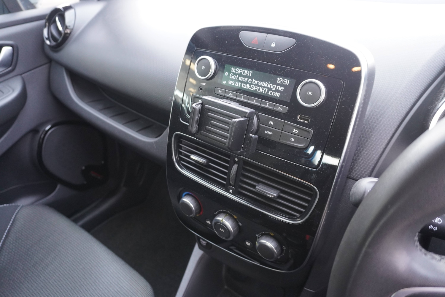 Used Renault Clio 2025 for sale - 76819559: Photo 5