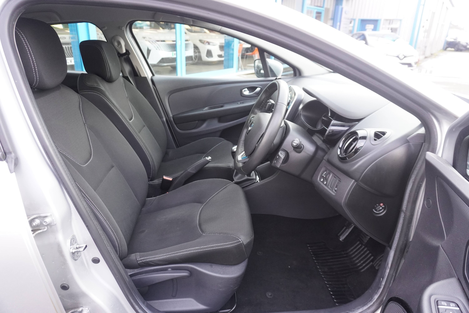 Used Renault Clio 2025 for sale - 76819559: Photo 6