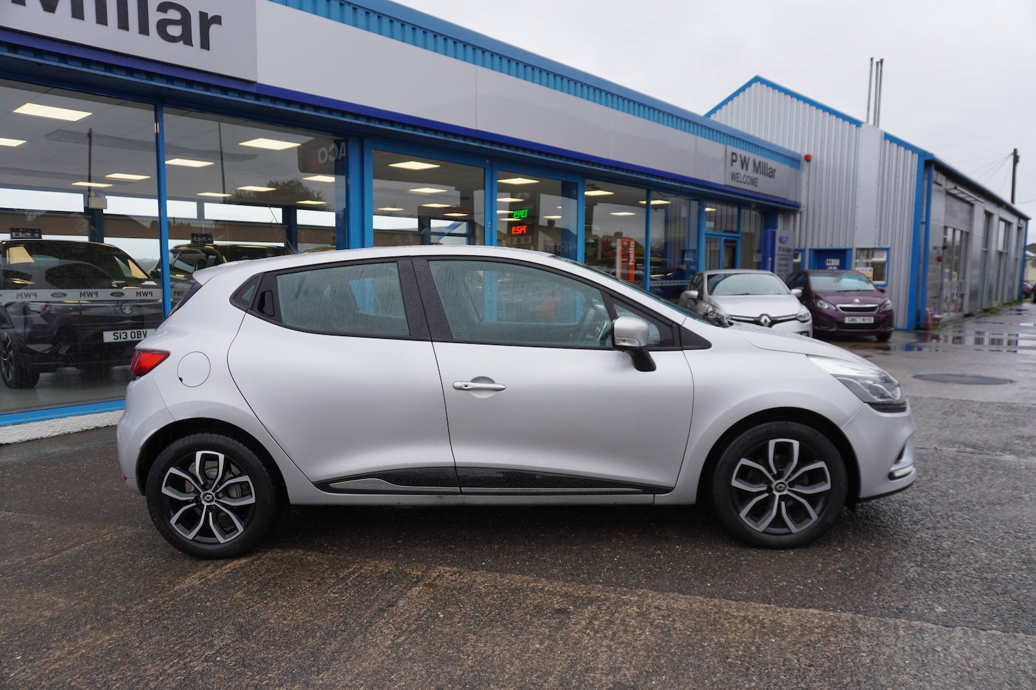 Used Renault Clio 2025 for sale - 76598607: Photo 2