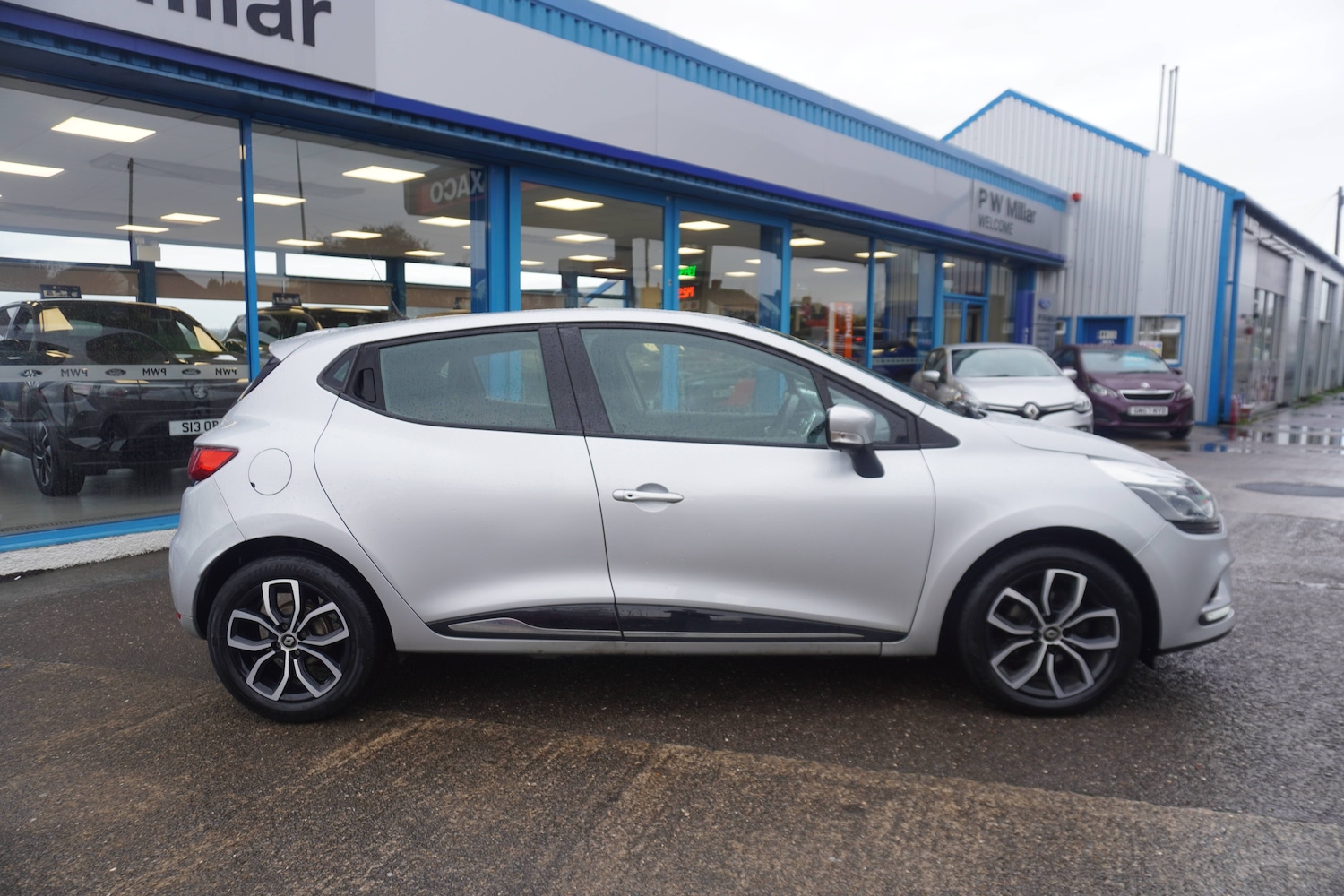 Used Renault Clio 2025 for sale - 76598697: Photo 2