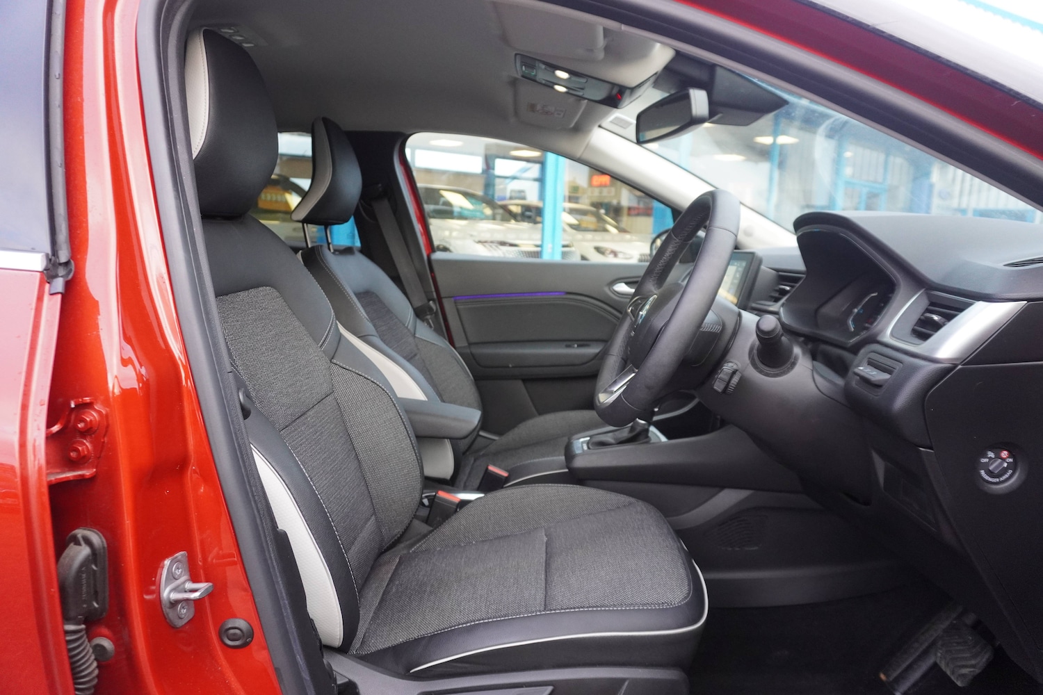 Used Renault Captur 2024 for sale - 76879647: Photo 4