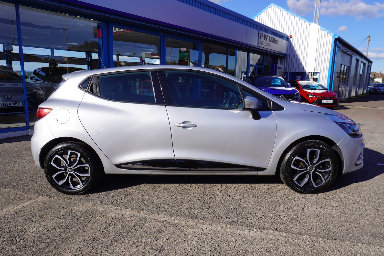 Used Renault Clio 2025 for sale - 76598723: Photo 2