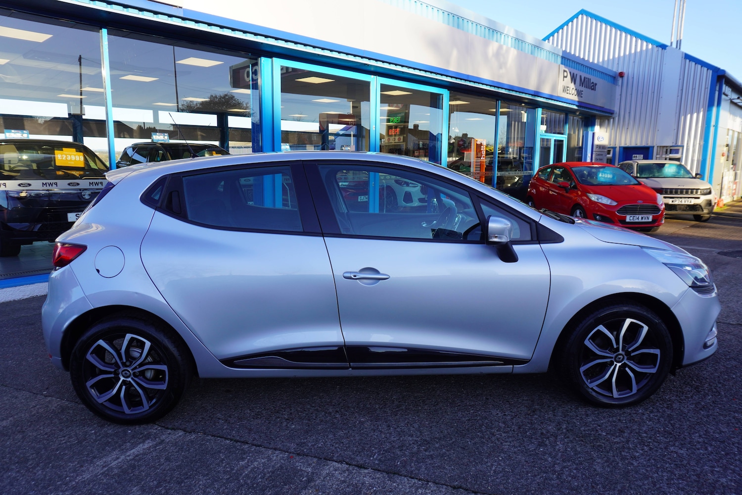 Used Renault Clio 2025 for sale - 76723398: Photo 2