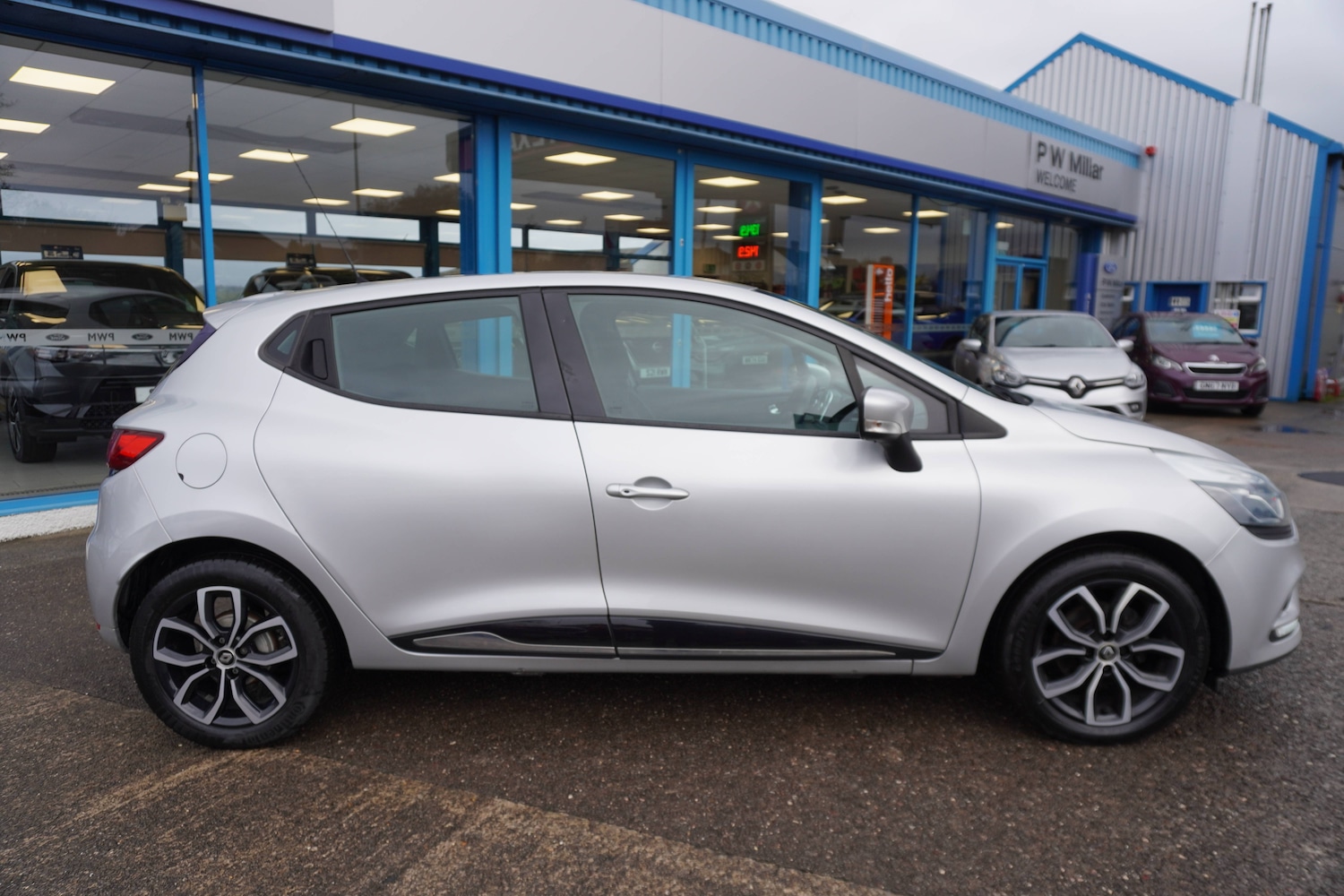 Used Renault Clio 2025 for sale - 76598710: Photo 2