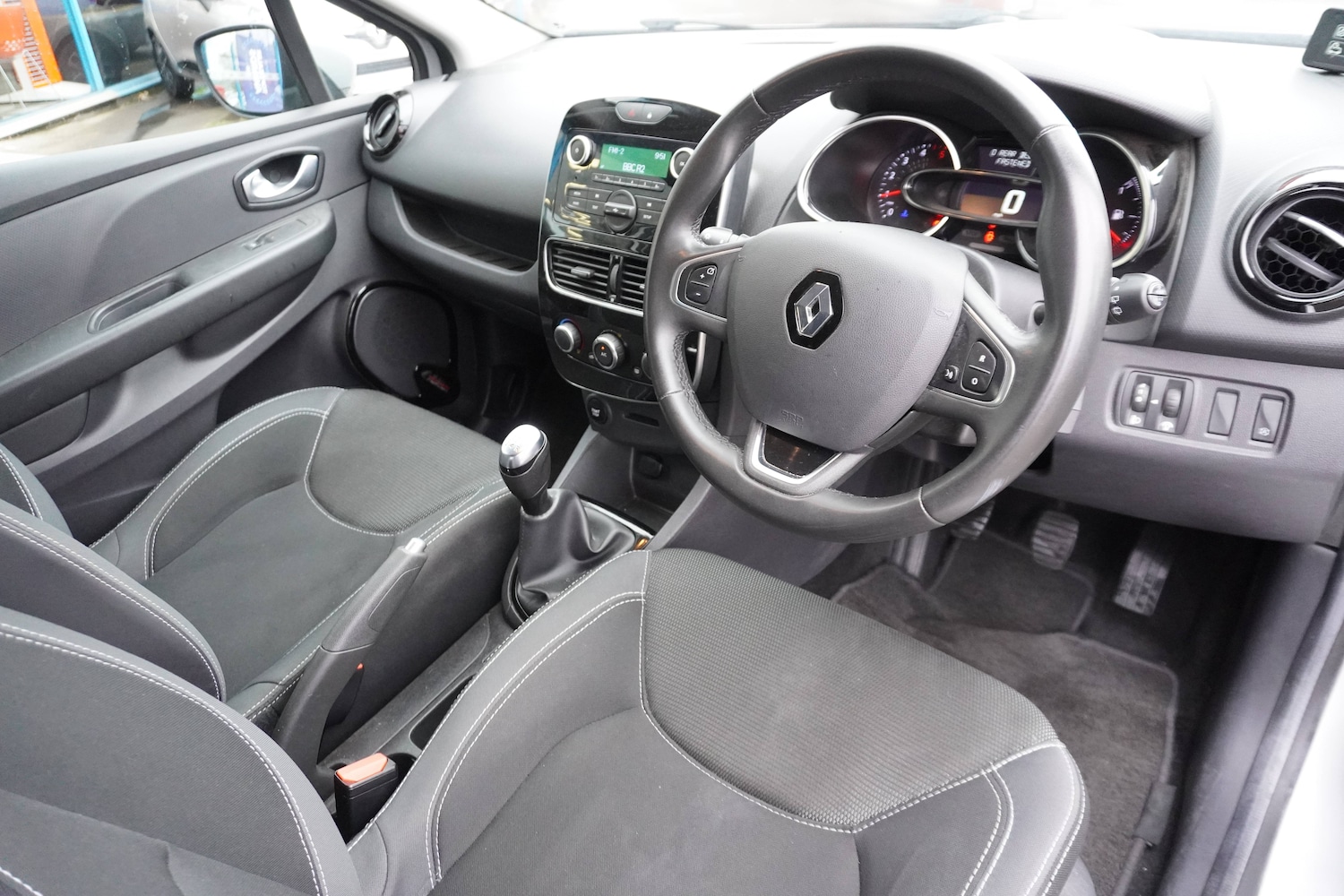 Used Renault Clio 2025 for sale - 76598710: Photo 4