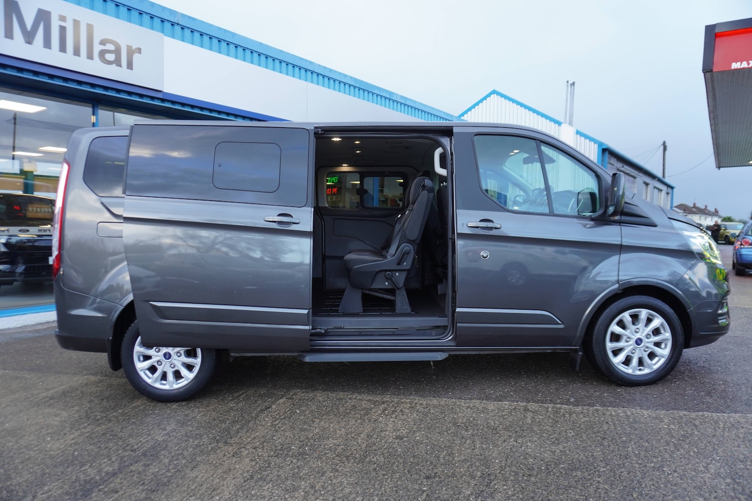 Used Ford Tourneo Custom 2022 for sale - 76598622: Photo 2