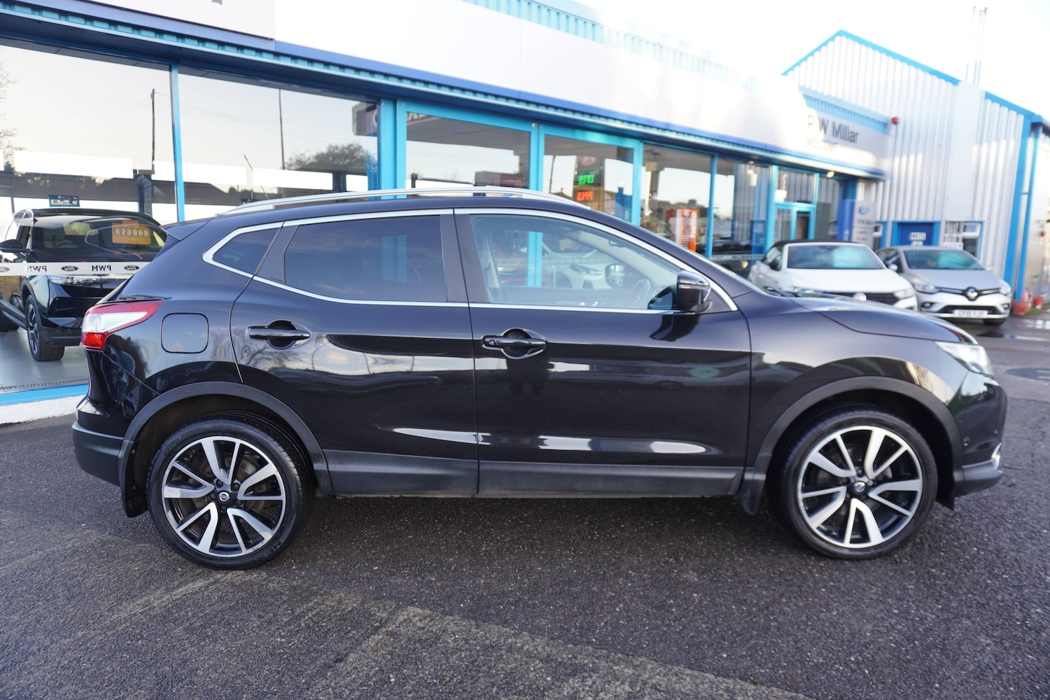 Used Nissan Qashqai 2017 for sale - 76798768: Photo 2