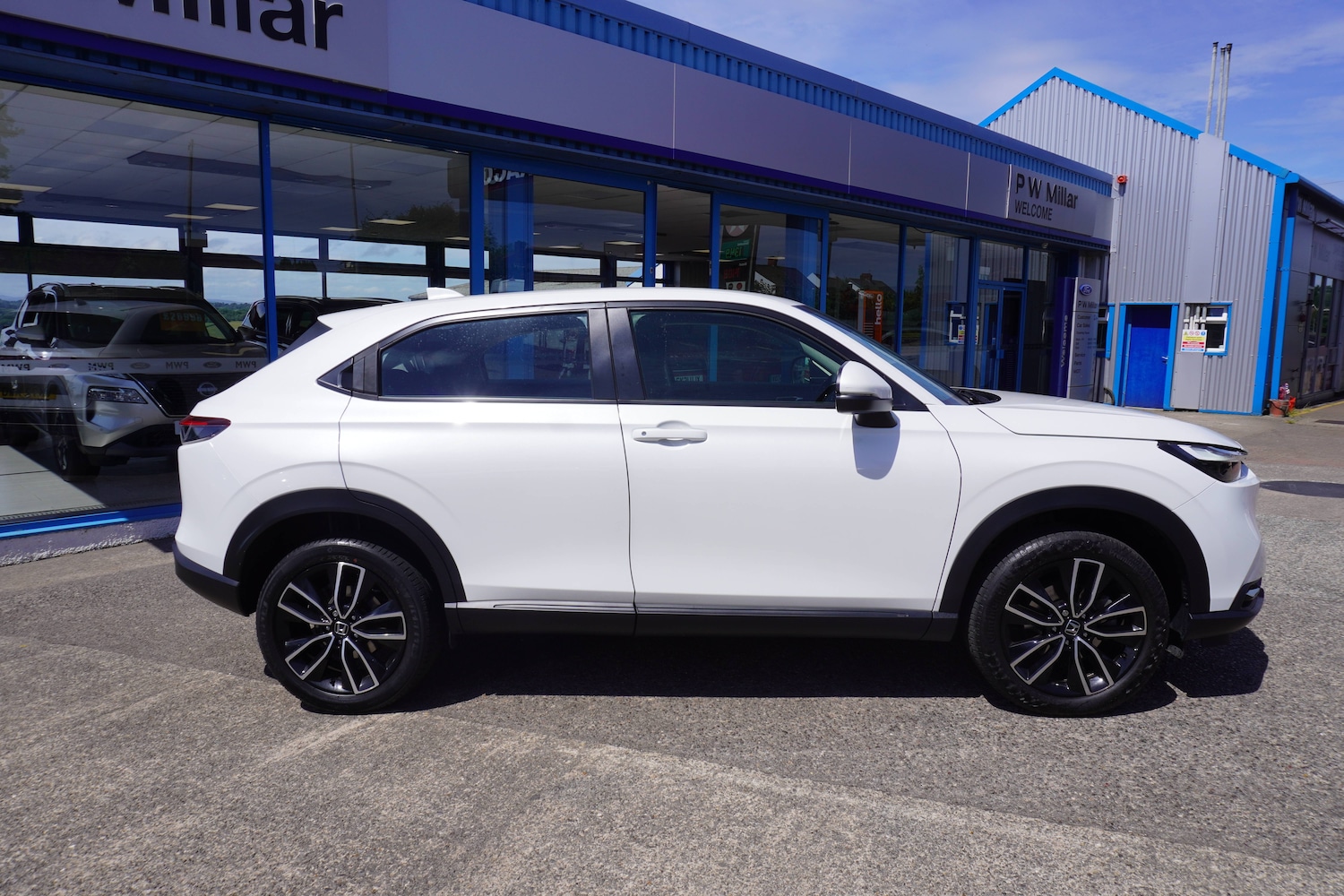 Used Honda HR-V 2023 for sale - 76598657: Photo 2