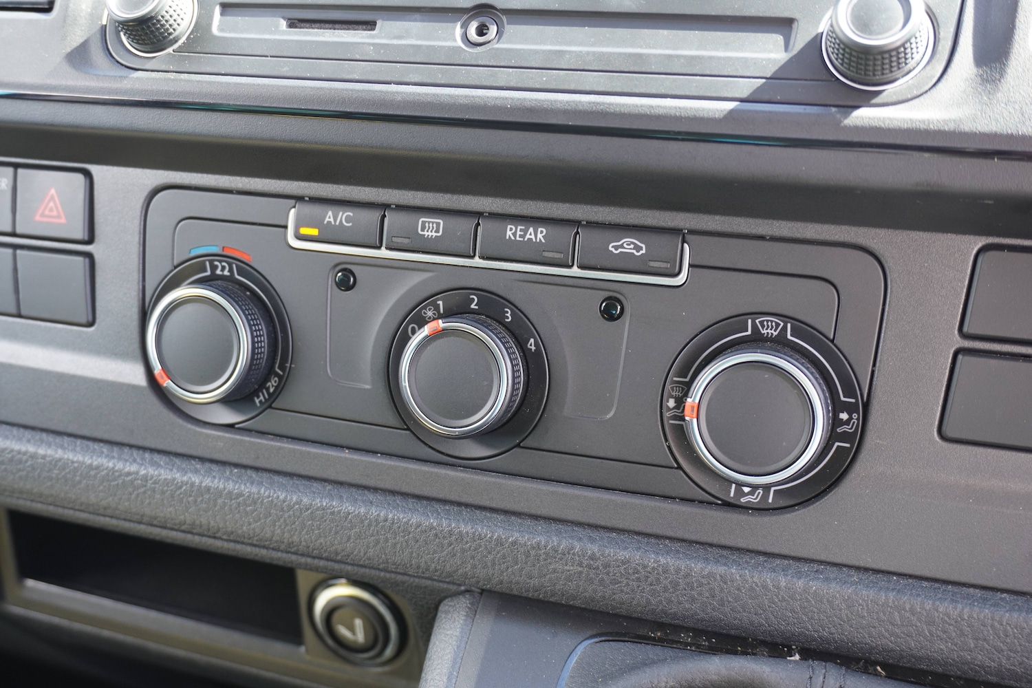 Used Volkswagen Transporter 2018 for sale - 76598640: Photo 30