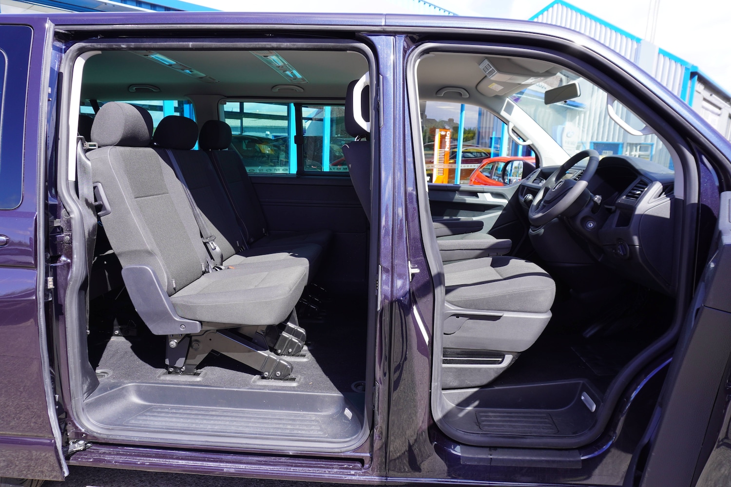 Used Volkswagen Transporter 2018 for sale - 76598640: Photo 9