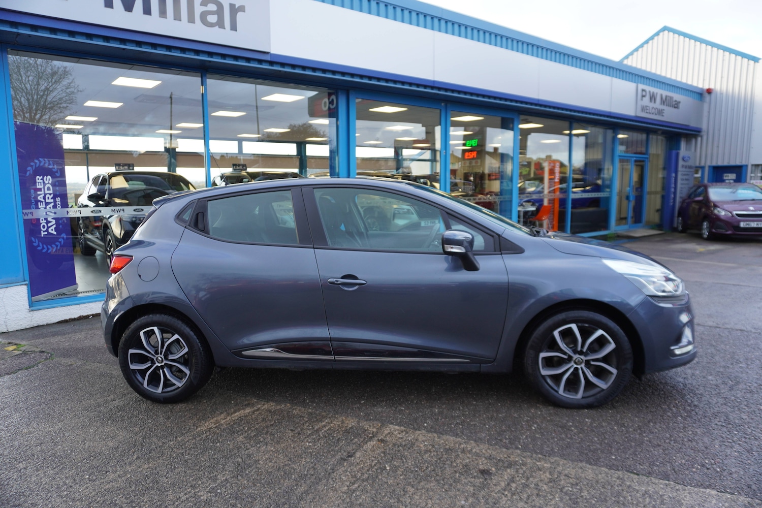 Used Renault Clio 2025 for sale - 76598720: Photo 2