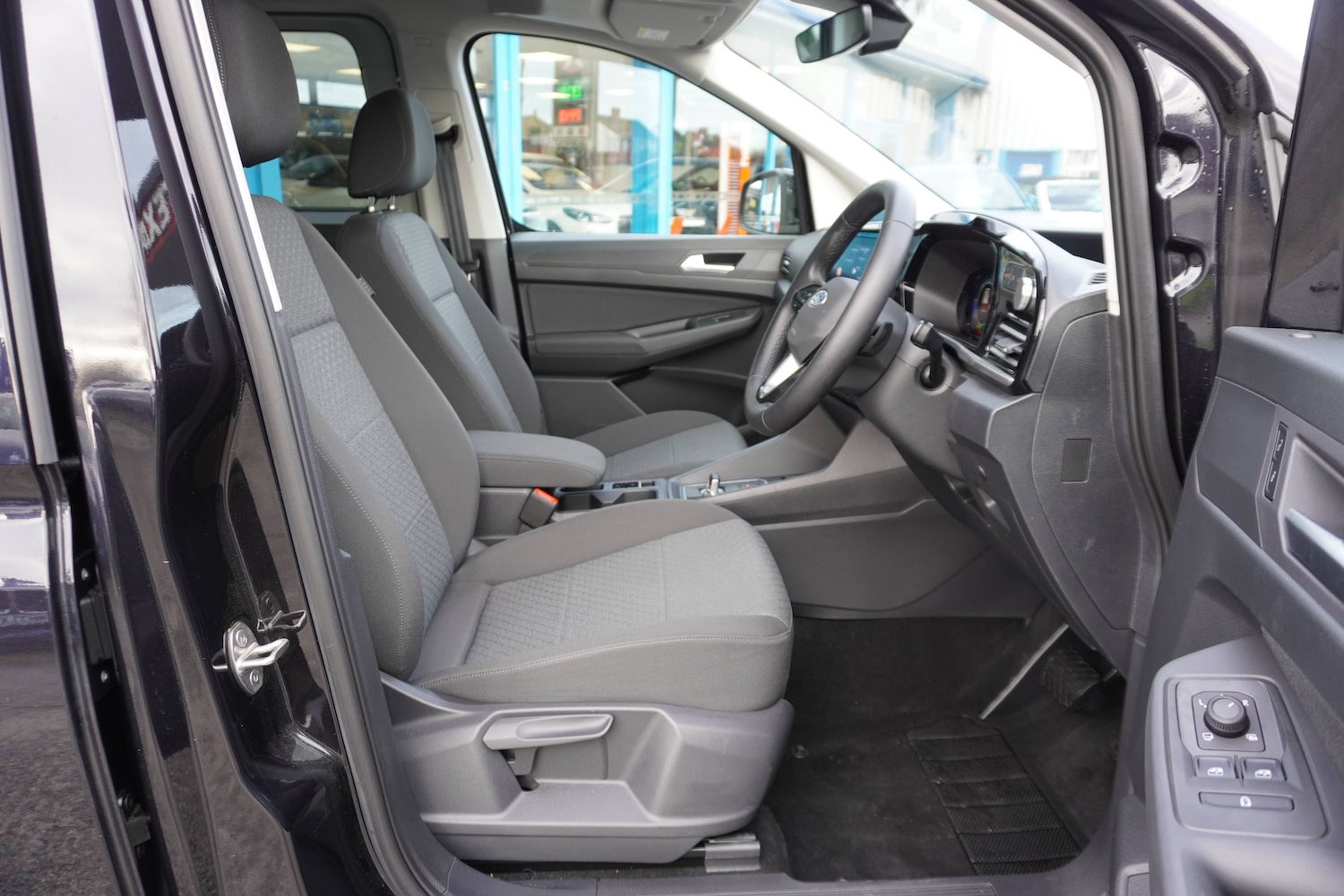 Used Ford Tourneo Connect 2024 for sale - 76879643: Photo 8