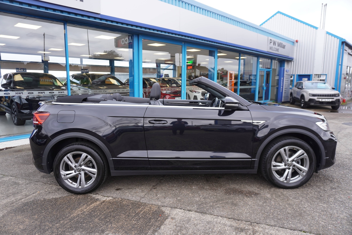 Used Volkswagen T-Roc 2023 for sale - 76694547: Photo 2