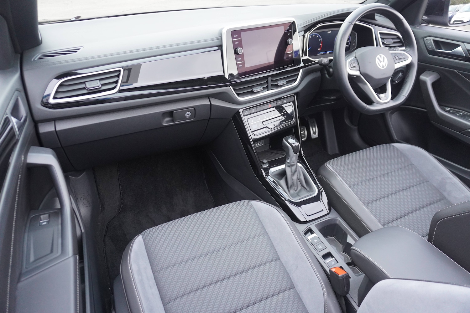 Used Volkswagen T-Roc 2023 for sale - 76694547: Photo 24