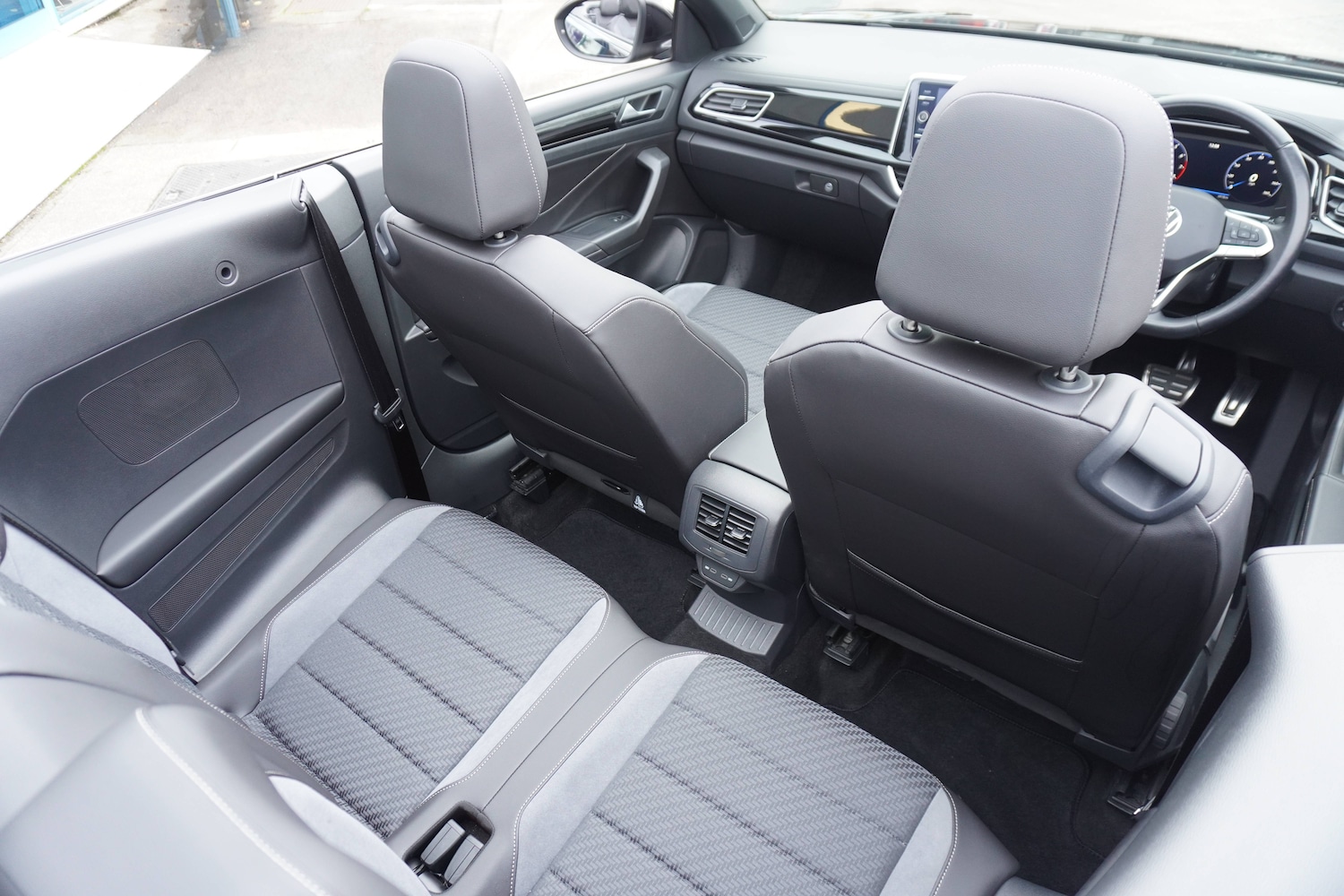 Used Volkswagen T-Roc 2023 for sale - 76694547: Photo 26