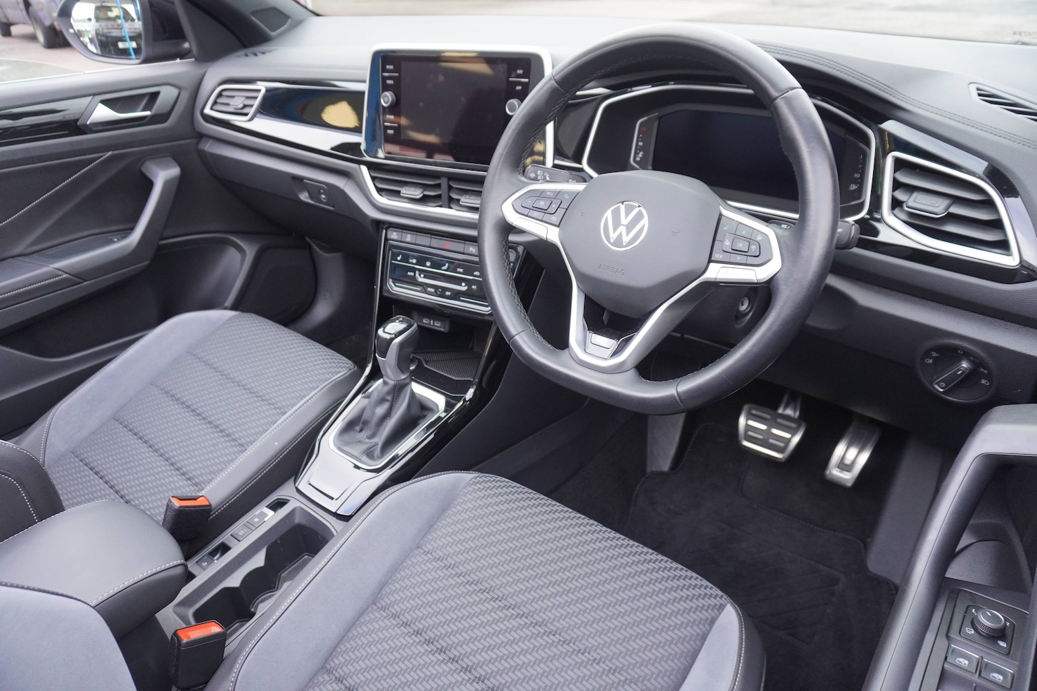 Used Volkswagen T-Roc 2023 for sale - 76694547: Photo 31