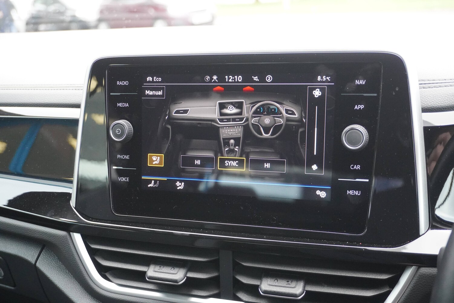 Used Volkswagen T-Roc 2023 for sale - 76694547: Photo 32