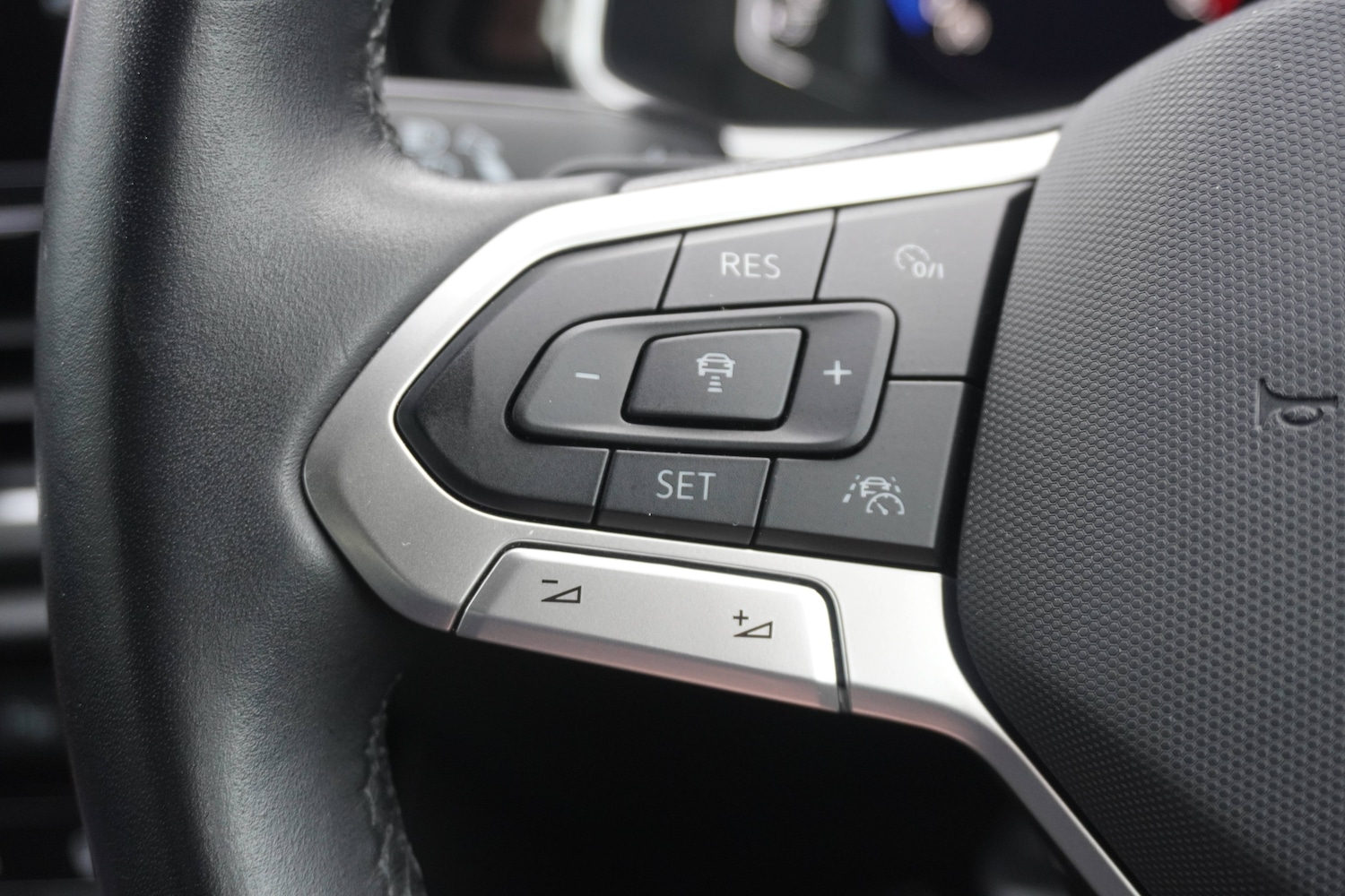 Used Volkswagen T-Roc 2023 for sale - 76694547: Photo 40