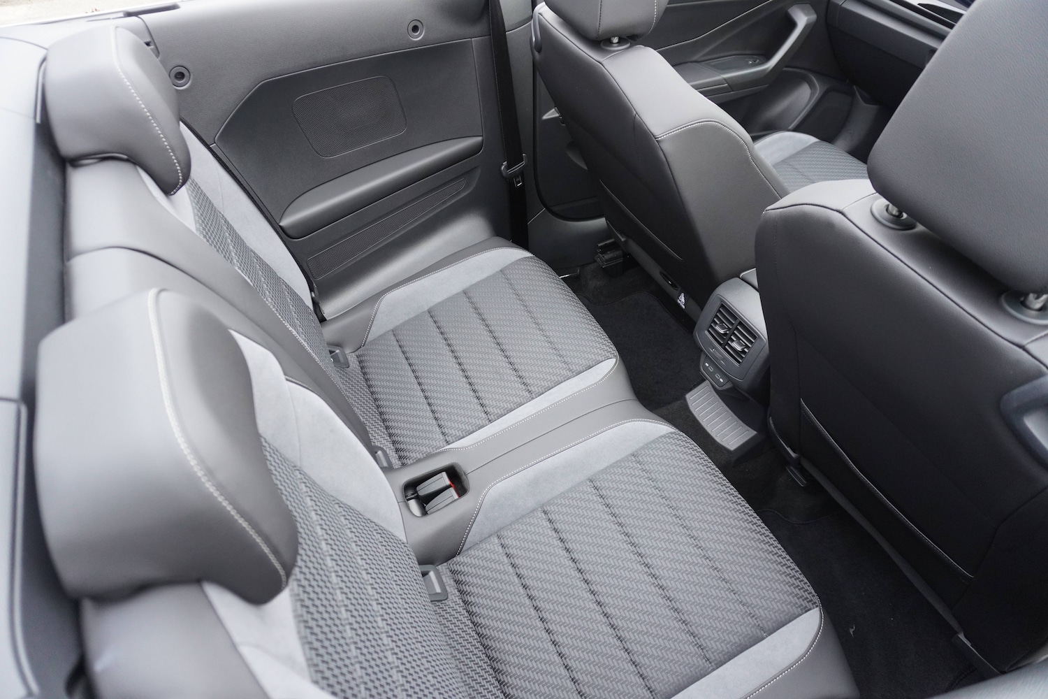 Used Volkswagen T-Roc 2023 for sale - 76694547: Photo 44