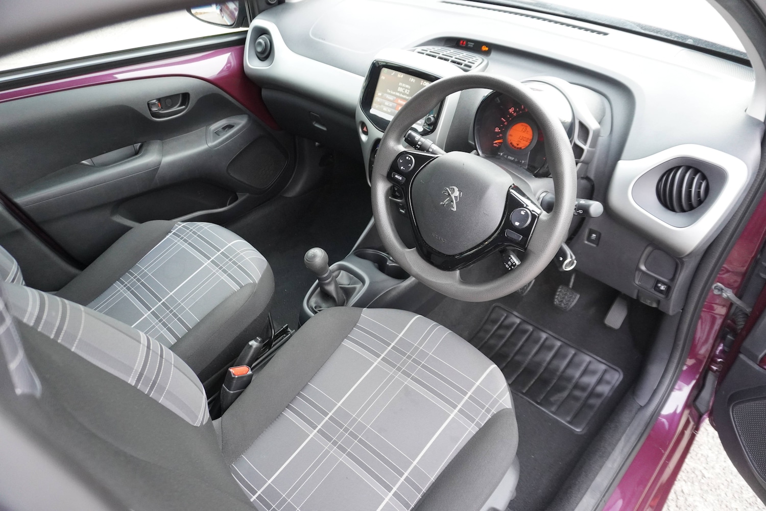 Used Peugeot 108 2017 for sale - 76598627: Photo 4