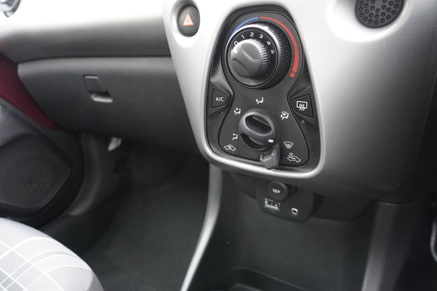 Used Peugeot 108 2017 for sale - 76598627: Photo 7