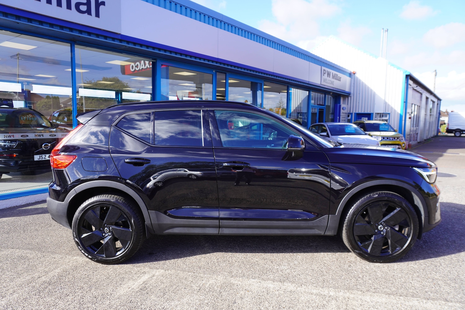 Used Volvo XC40 2025 for sale - 76598709: Photo 2