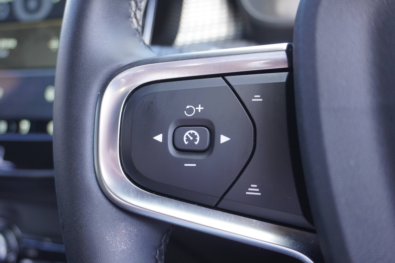 Used Volvo XC40 2025 for sale - 76598709: Photo 24